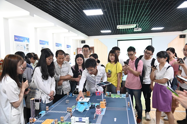 人(rén)工(gōng)智能(néng)與虛拟實驗論壇 (3).JPG